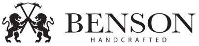 logo benson shoes avec deux lions héraldiques tenant deux marteaux 